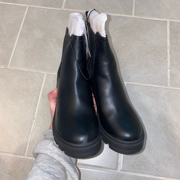 Arizona Jean Co Womens Masin Block Heel Chelsea Boots - Picture 2 of 6